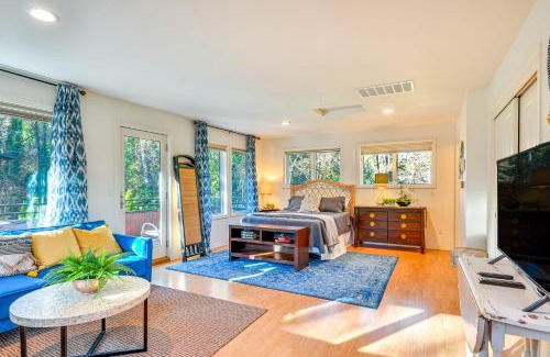 Robinwood Apartment | Walk to Willamette River Studio in West Linn
