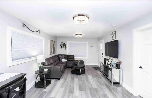 Williams House | Walk Train & Rte 66/The Stay @ Seven One Three