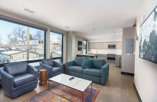 Berkeley Hotel | Walkable Denver Flat + Rooftop Patio on Tennyson St