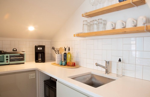Encinitas Apartment | Walkable Hang Ten Hut in heart of Encinitas