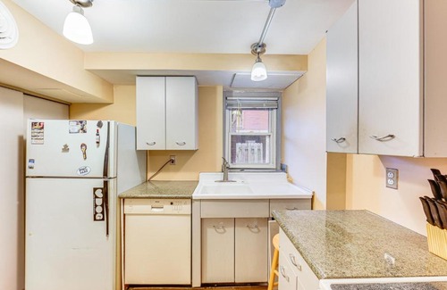 South Side Slopes Apartment | Walkable Studio in the Heart of Pittsburgh!