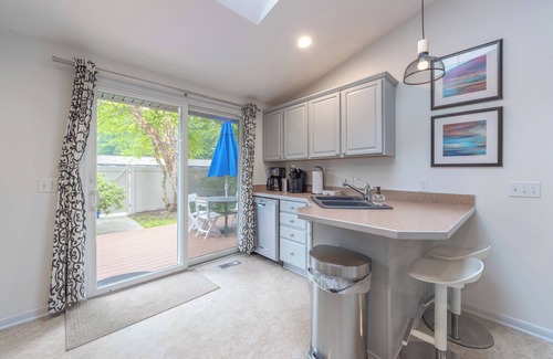 Douglas House | Walking distance to many local attractions - Perfect for a Relaxing Getaway!