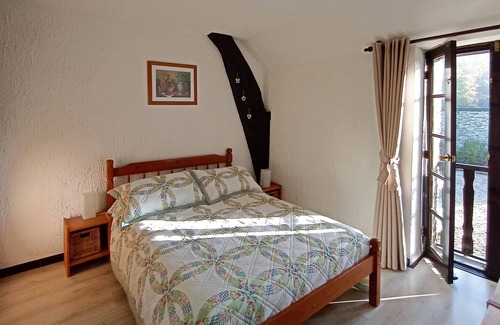 Masserac Cottage | Walnut Cottage, South Brittany cottage, free bikes, WiFi, near village