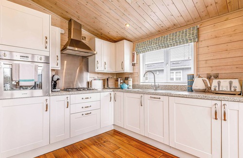Hundall Cottage | Walnut Lodge is a delightful 2-bedroom Nordic Style lodge sleeping 4 persons.