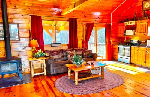 Waterville Cabin | Walnut Ridge Cabin w/Hot Tub