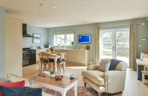 Chapel en le Frith Cottage | WALTON HOUSE COTTAGE, romantic, with hot tub in Chapel-En-Le-Frith