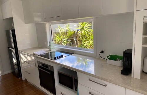 Wamberal House | Wamberal/Terrigal Beach is a 10-15 min walk or 4 minute drive away.*NEW fast nbn
