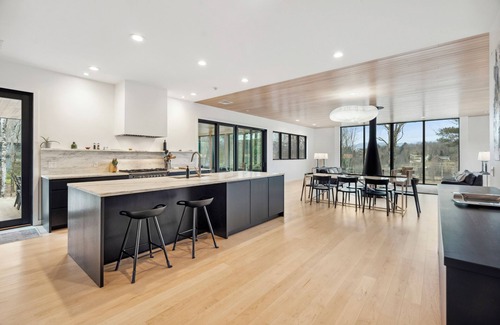 Stowe Hollow House | Wander Stowe Hollow sleeps 10, w/Workstations, 5 Bedrooms