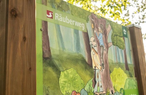 Mittelhof RV Rental | Wanderer Zimmer 3 - Campingplatz im Eichenwald