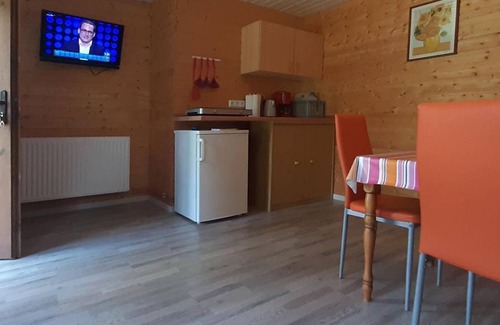 Mittelhof RV Rental | Wanderer Zimmer 4 - Campingplatz im Eichenwald