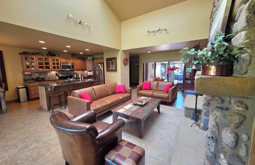 Wapato Point Condo | Wapato Point Halmalka Condo 502-B 2 Bed 2 Bath Sleeps 5-6, Close to Outdoor Pool