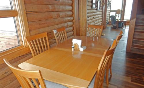 Walden House | Wapiti Retreat at 22 West Cabins and Recreation