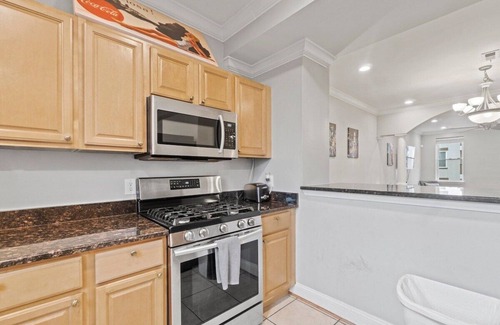 Park View House | Warder Upper · Spacious DC Rowhouse w/Parking+Metro!