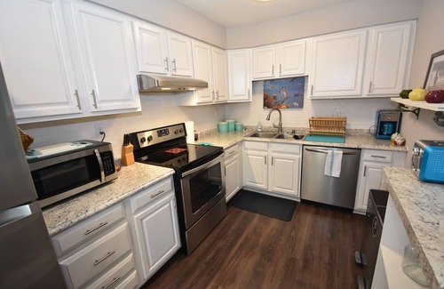 St. Marys House | Warm and Bright Pet Friendly Home with Full Privacy Fenced Backyard!