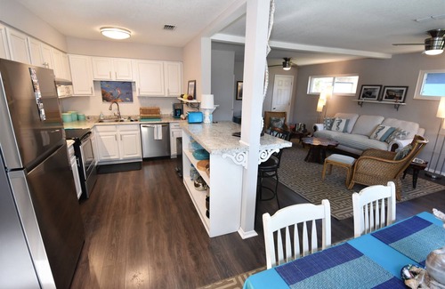 St. Marys House | Warm and Bright Pet Friendly Home with Full Privacy Fenced Backyard!