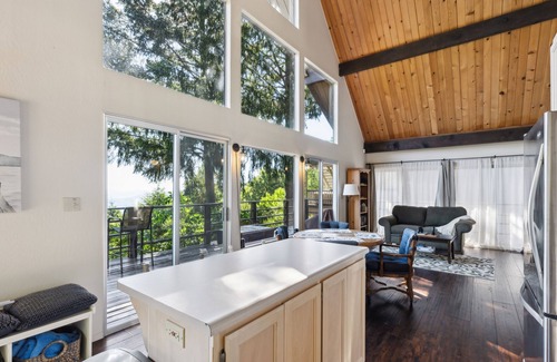 Kelseyville Cottage | Warm And Cozy Mountain And Lake View Haven 2 Bedroom Cottage by RedAwning
