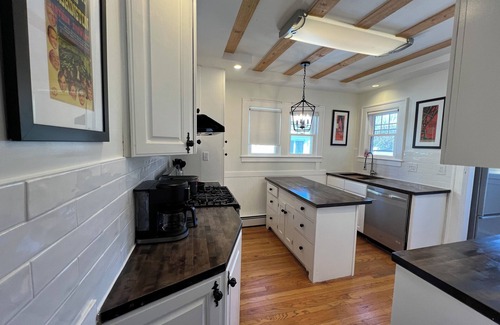 Springfield House | Warm inviting 3BR with fenced yard in quiet neighborhood close to everything