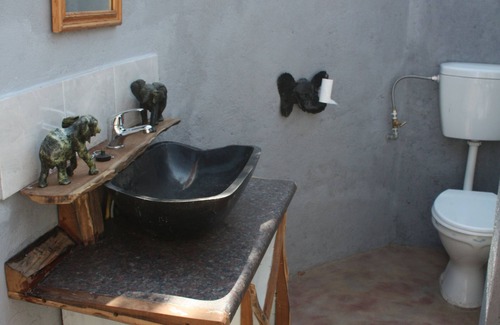 Kariba Cabin | Warthogs Safari Camp