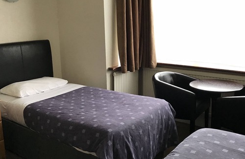 Tolworth Cabin | Warwick Lodge