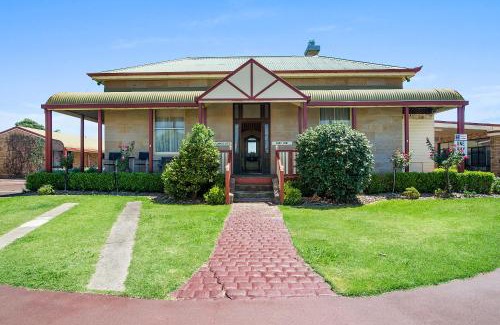 Warwick Hotel | Warwick Settlers Inn