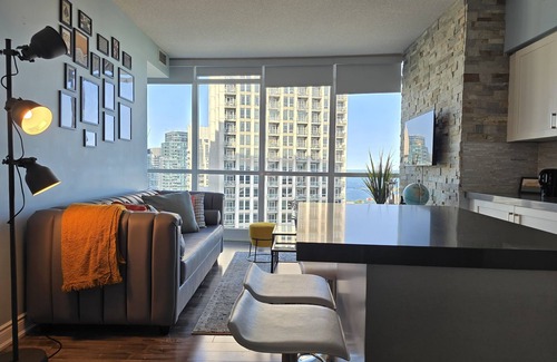 Fort York Condo | Watch planes takeoff from your balcony! 2+1 BD 2 BA w/pool, hot tub & parking