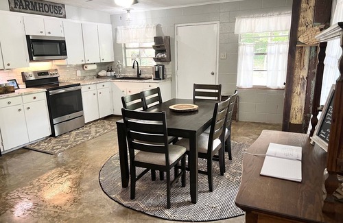 Jefferson House | Water Access - Quiet North Shore of Caddo Lake-Kayaks-Canoe-Boathouse