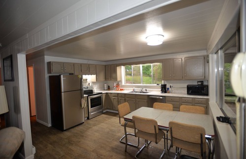 Gilbertsville House | Water Front Cabin with PRIVATE dock- high water year round, Close to marina