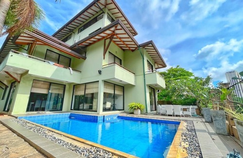Nawala Villa | Water Front City Villa