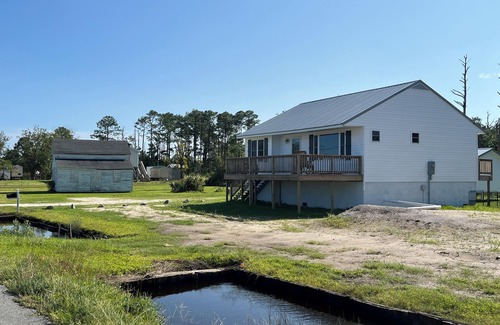 Stacy House | Water views and a Charming 2-bedroom house in serene Stacy with WiFi, AC