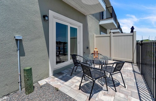 Tropic House | Waterfront 2-bdrm townhome with WiFi, AC, walking distance to EGAD food & shops