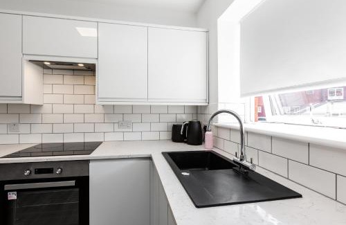 Preston Apartment | Waterfront 2 Bed Apartment - Free Parking & Wi-Fi