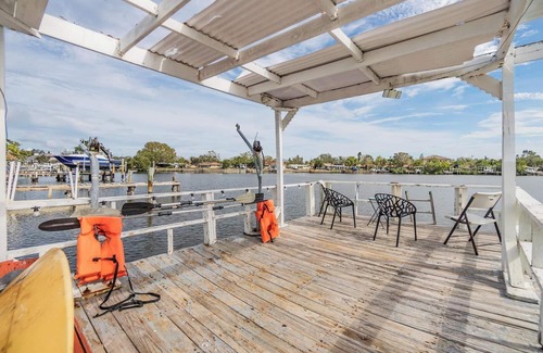 Coquina Key Apartment | WATERFRONT 2bd/1ba Apartment w/Kayaks