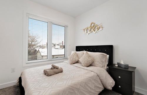 Welland House | Waterfront 3BR House and Sleeps 8, Close to Canal and Family Friendly