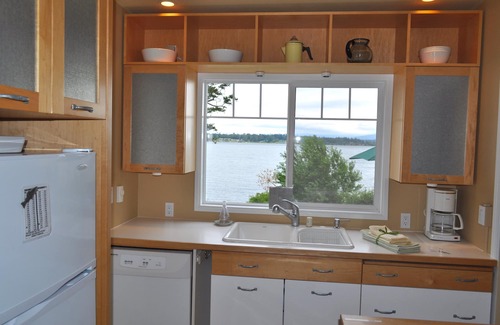 Lummi Island Cottage | Waterfront Beach House close to everything!