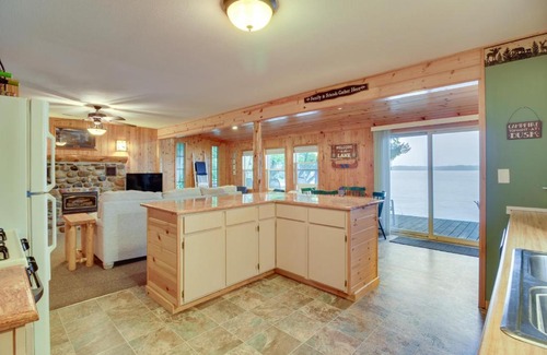 Aitkin House | Waterfront Big Pine Lake Cabin with Kayaks!