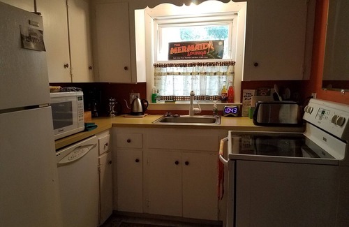 Quincy Apartment | Waterfront. Boston & island views. Kayaks onsite Weekly discount Fall dates now!