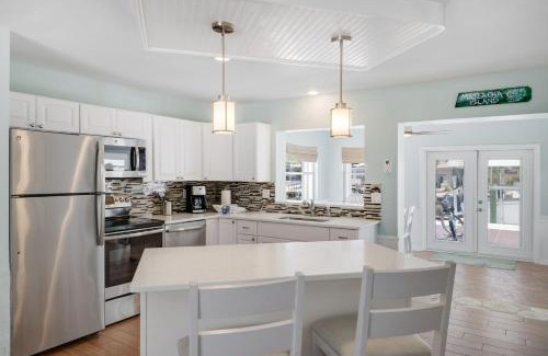 Matlacha Isles House | Waterfront Bungalow with Pool and Bikes in Matlacha