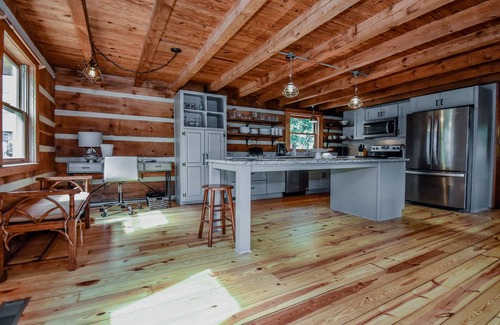 Mayhew Cabin | Waterfront Cabin with Private Launch