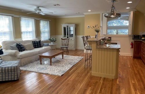 Rumson Cottage | Waterfront carriage house Navesink - Sandy Hook Beach - Hartshorne Woods