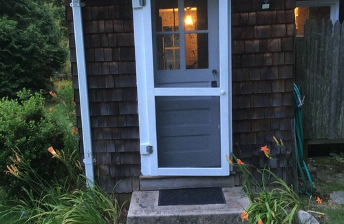 Waterford Cottage | Waterfront! Charming 4BR Cottage on the Niantic River!