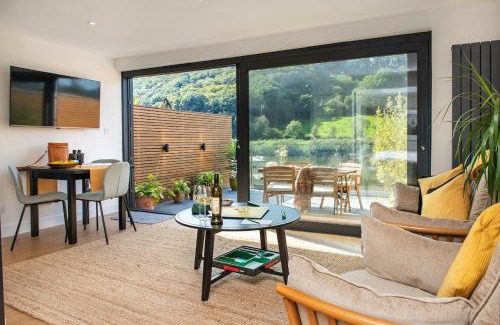 Calstock House | Waterfront Cottage - Apple Pie Luxury Escapes