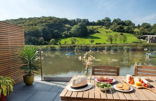 Calstock House | Waterfront Cottage - Apple Pie Luxury Escapes