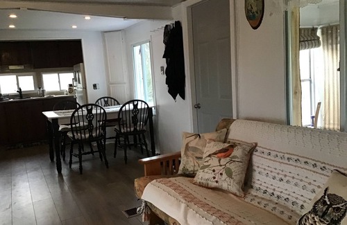 Central Frontenac House | Waterfront cottage for rent