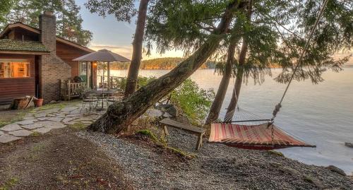 Deer Harbor House | Waterfront Cottage Rental with Spectacular Sunset Views on Orcas Island, Washington