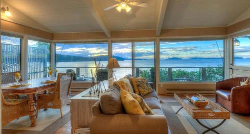Deer Harbor House | Waterfront Cottage Rental with Spectacular Sunset Views on Orcas Island, Washington