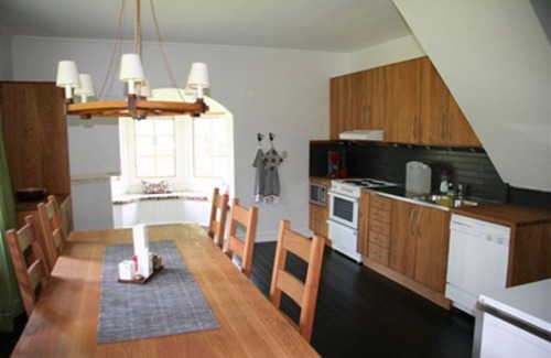 Skillingaryd Ski Chalet | Waterfront cottage with fishing opportunities