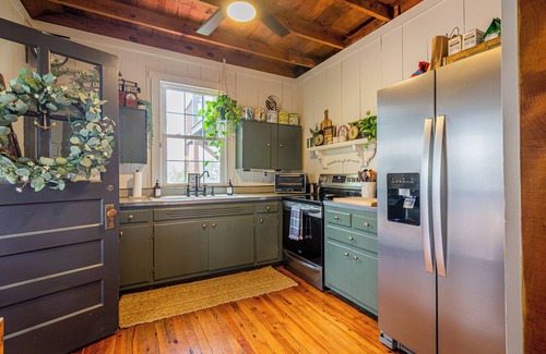 Morattico Cottage | Waterfront Cottage w/Sunset Views