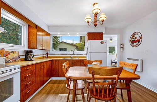Drummond-North Elmsley Cottage | Waterfront Cottage, Wi-Fi | Netflix | Dog Friendly