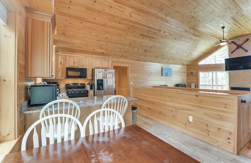 Holden Cabin | Waterfront Davis Pond Cabin w/Dock + Kayaks!