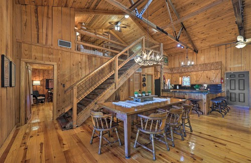 Arkadelphia House | Waterfront Deck: Home on Ouachita River!